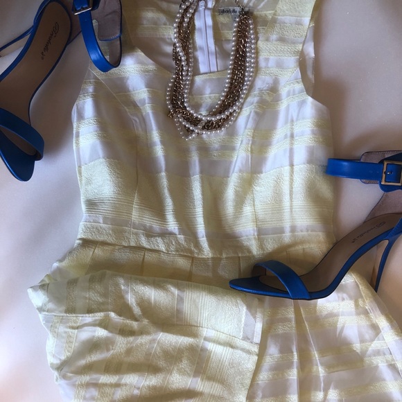 White and yellow designed dress - Picture 2 of 3